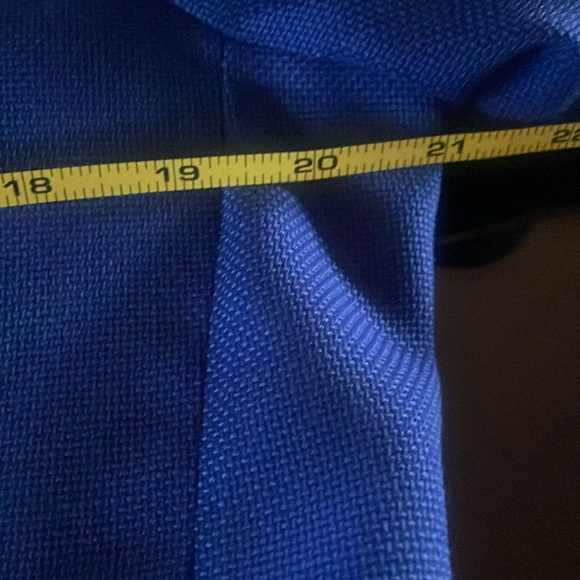 Perfect & gorgeous! Unconstructed blue blazer. Top of the chain! 3 button. - Picture 15 of 16